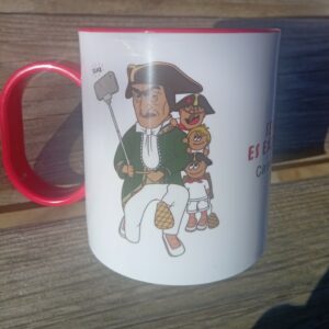 Taza infantil de plástico con el Kiliki Caravinagre y la frase “Ser diferente es extraordinario”, ligera, resistente, apta microondas y lavavajillas. Children’s plastic mug featuring Kiliki Caravinagre and the phrase “Being different is extraordinary,” lightweight, durable, microwave and dishwasher safe.